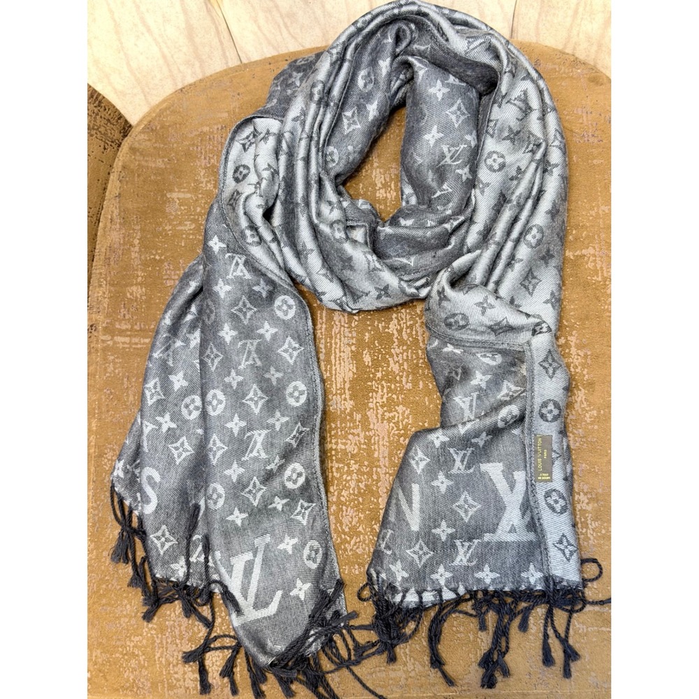 Louis Vuitton Grey Monogram 100% Wool Scarf Made in Italy Fringe Trim Unisex